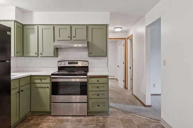 84 Logan Avenue W, West Saint Paul, MN 55118