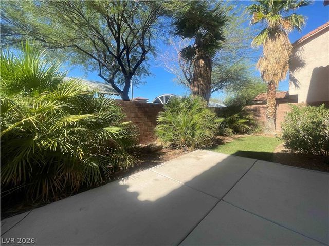 1613 YELLOW TULIP Place n, Henderson, NV 89012