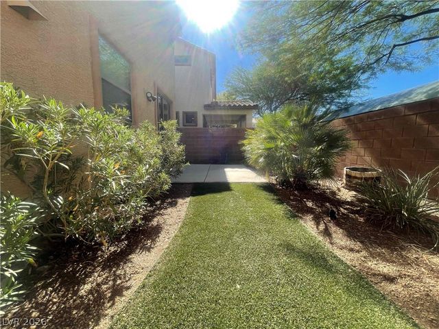 1613 YELLOW TULIP Place n, Henderson, NV 89012