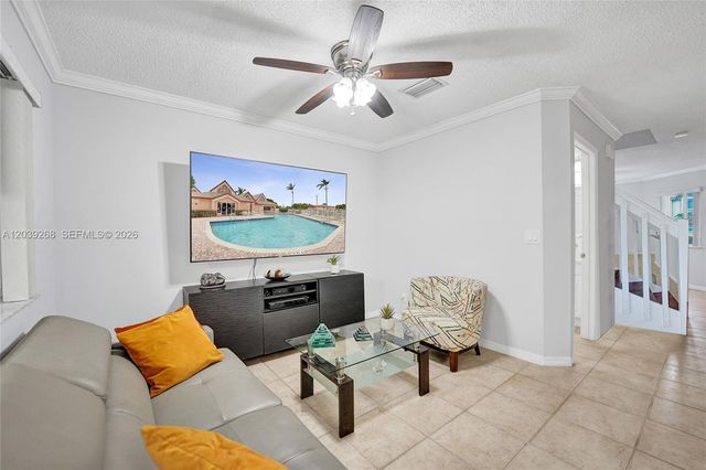 806 NW 208th Way, Pembroke Pines, FL 33029