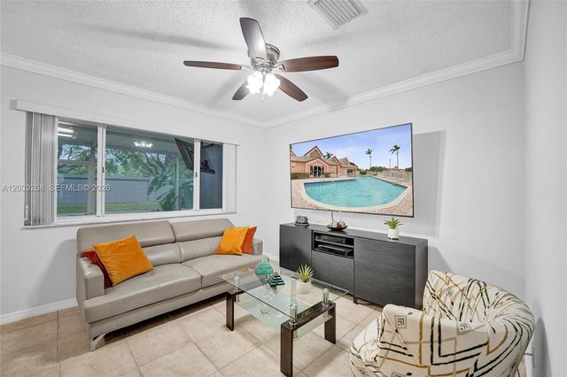 806 NW 208th Way, Pembroke Pines, FL 33029