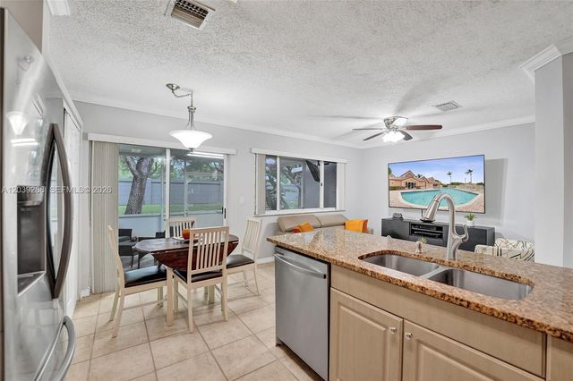 806 NW 208th Way, Pembroke Pines, FL 33029