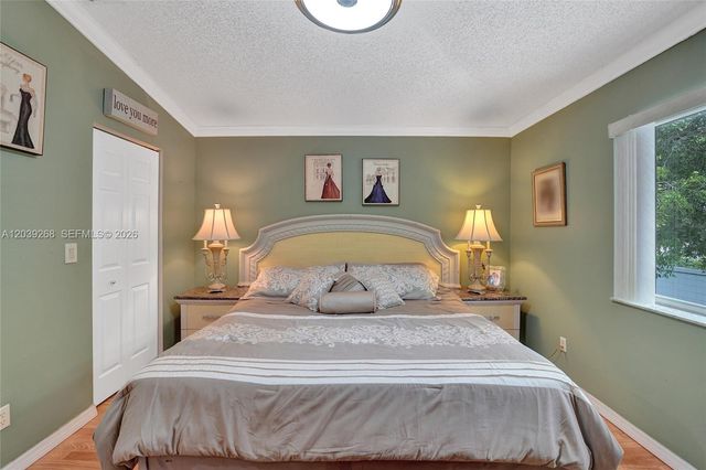 806 NW 208th Way, Pembroke Pines, FL 33029