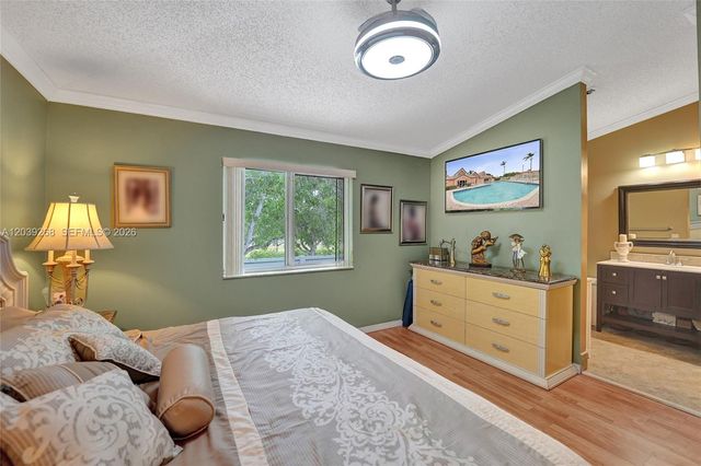 806 NW 208th Way, Pembroke Pines, FL 33029