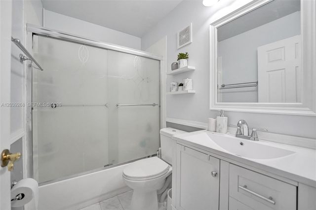 806 NW 208th Way, Pembroke Pines, FL 33029