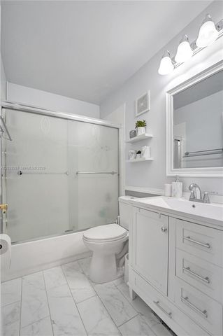 806 NW 208th Way, Pembroke Pines, FL 33029