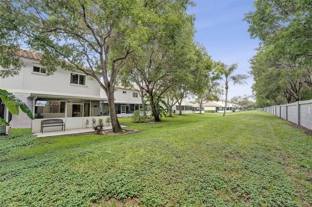 806 NW 208th Way, Pembroke Pines, FL 33029