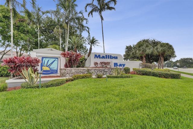 806 NW 208th Way, Pembroke Pines, FL 33029