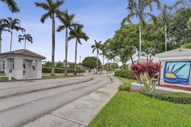 806 NW 208th Way, Pembroke Pines, FL 33029