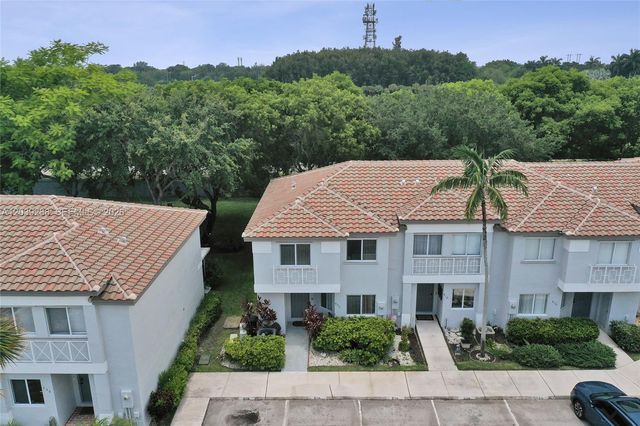 806 NW 208th Way, Pembroke Pines, FL 33029