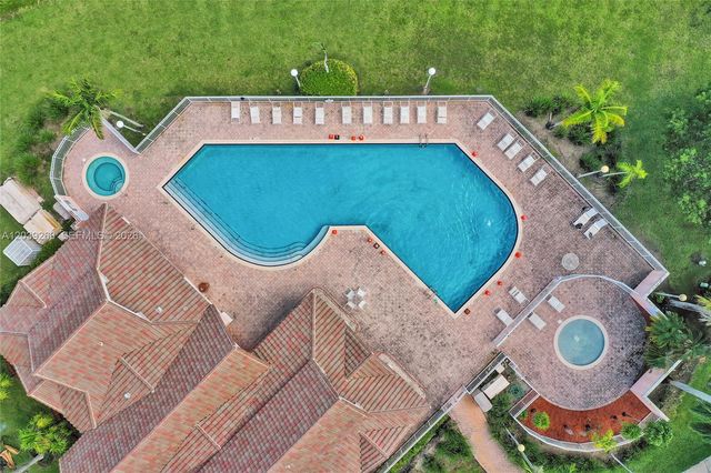 806 NW 208th Way, Pembroke Pines, FL 33029