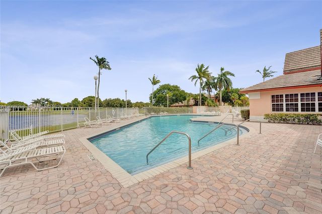 806 NW 208th Way, Pembroke Pines, FL 33029