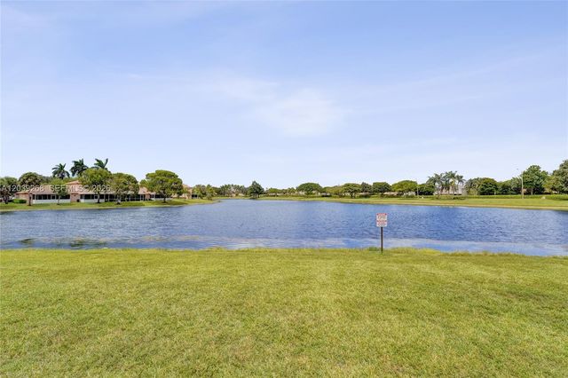 806 NW 208th Way, Pembroke Pines, FL 33029
