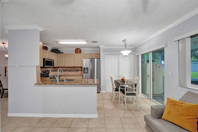 806 NW 208th Way, Pembroke Pines, FL 33029