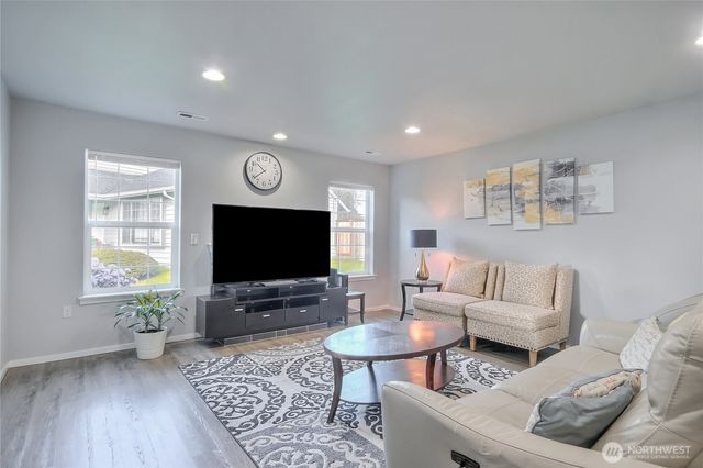 1430 SW 352nd Ct, Federal Way, WA 98023