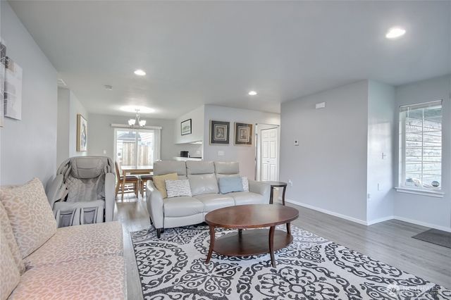 1430 SW 352nd Ct, Federal Way, WA 98023