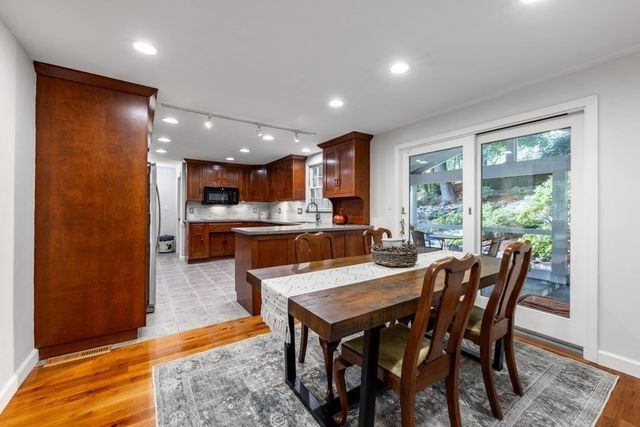 2 Rosemary Ave, Wakefield, MA 01880