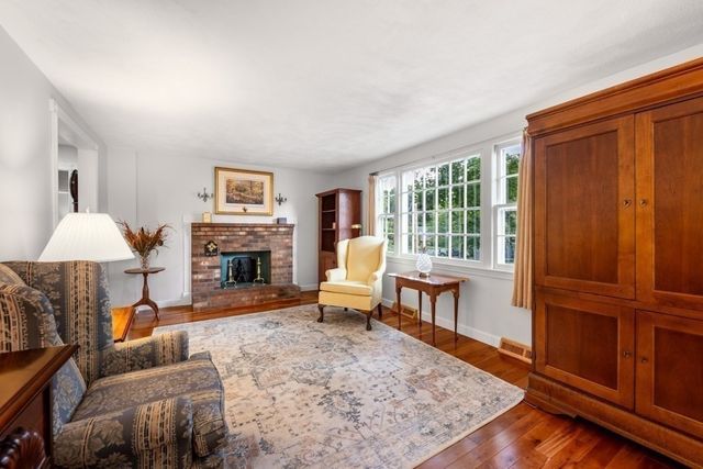 2 Rosemary Ave, Wakefield, MA 01880