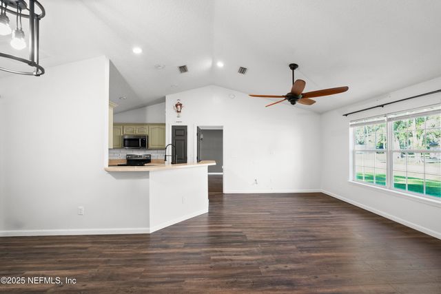 1104 N THOMPSON Street, Starke, FL 32091