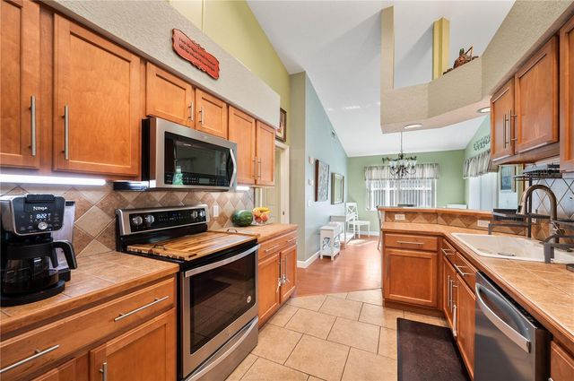 7363 BEAUMONT DRIVE, Lakeland, FL 33810