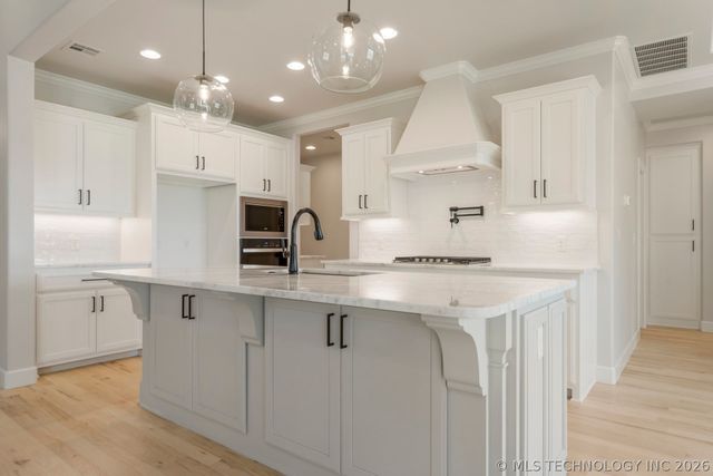 2701 W Twin Oaks Street, Broken Arrow, OK 74012