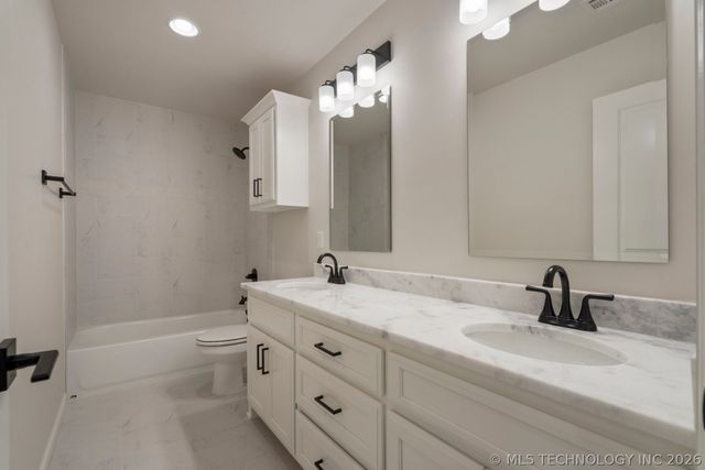 2701 W Twin Oaks Street, Broken Arrow, OK 74012