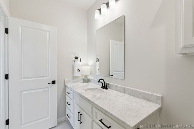 2701 W Twin Oaks Street, Broken Arrow, OK 74012