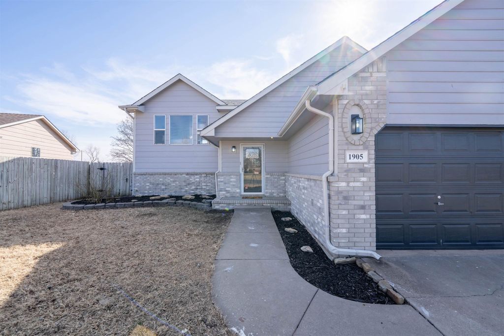 1905 Summerwood Ct, Goddard, KS 67052