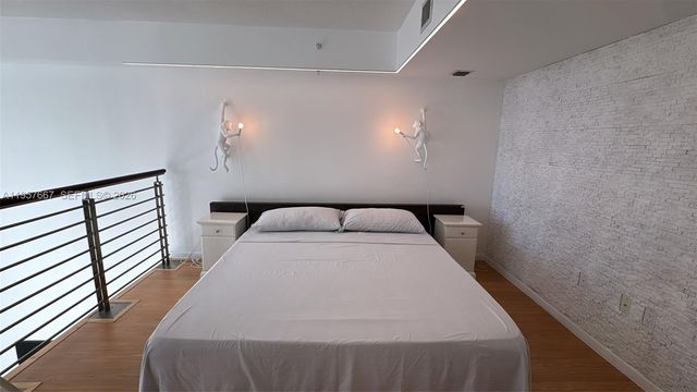 41 SE 5th St 2004, Miami, FL 33131