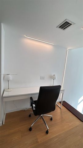 41 SE 5th St 2004, Miami, FL 33131