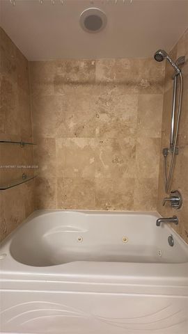 41 SE 5th St 2004, Miami, FL 33131