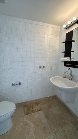 41 SE 5th St 2004, Miami, FL 33131