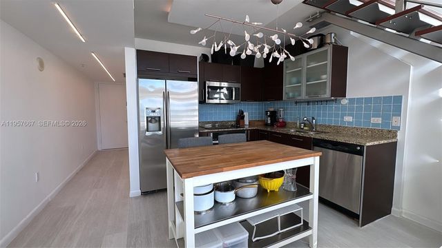 41 SE 5th St 2004, Miami, FL 33131