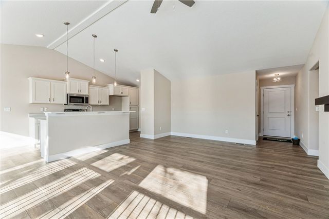 1801 Shady Grove Road SW, Cedar Rapids, IA 52404