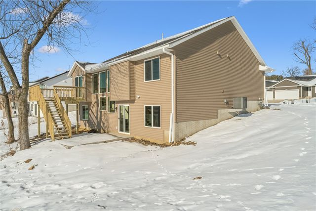 1801 Shady Grove Road SW, Cedar Rapids, IA 52404