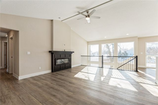 1801 Shady Grove Road SW, Cedar Rapids, IA 52404