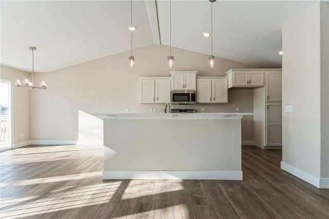 1801 Shady Grove Road SW, Cedar Rapids, IA 52404