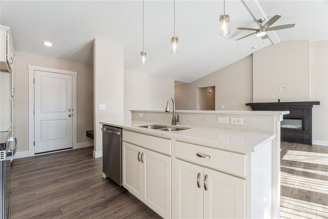 1801 Shady Grove Road SW, Cedar Rapids, IA 52404