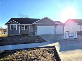 1801 Shady Grove Road SW, Cedar Rapids, IA 52404