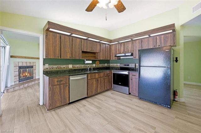 2213 SE 14th ST, Cape Coral, FL 33990