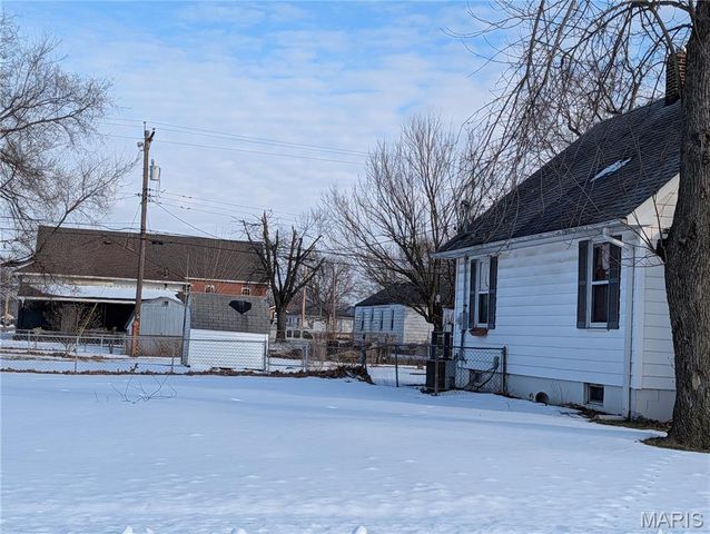 2748 Myrtle Avenue, Granite City, IL 62040