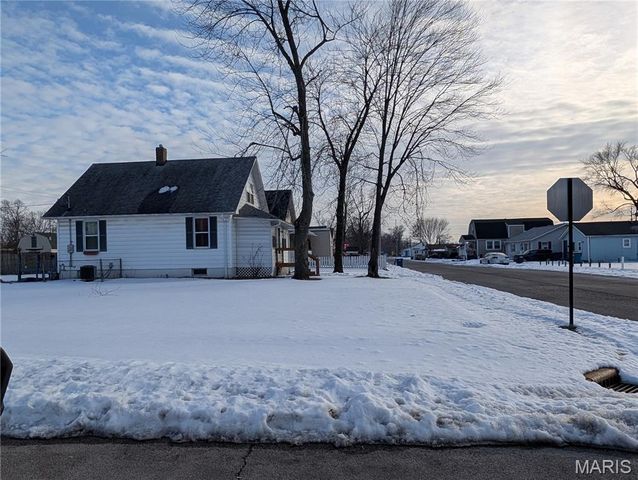 2748 Myrtle Avenue, Granite City, IL 62040