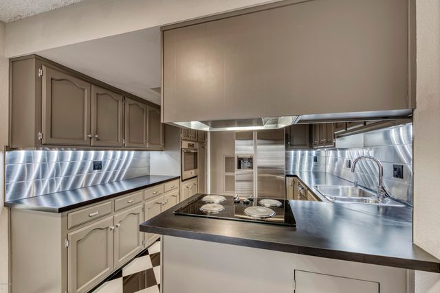 7145 E MCDONALD Drive, Paradise Valley, AZ 85253