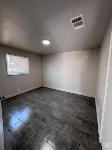 2912 Wilson Road, Bakersfield, CA 93304
