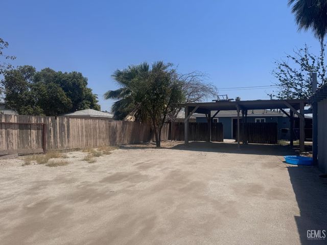 2912 Wilson Road, Bakersfield, CA 93304