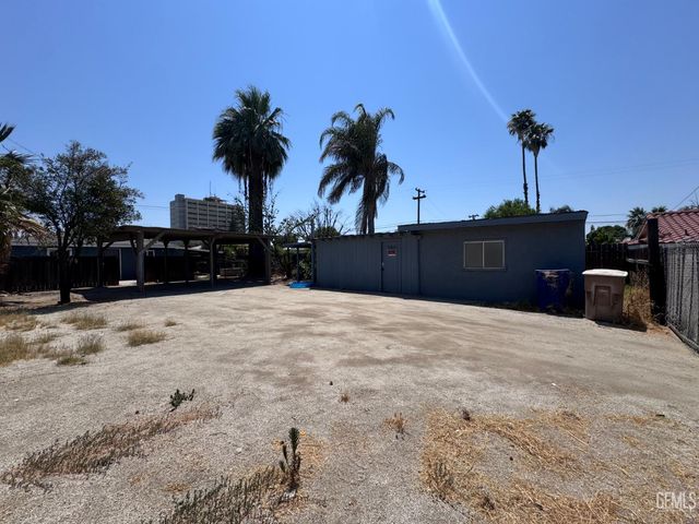 2912 Wilson Road, Bakersfield, CA 93304