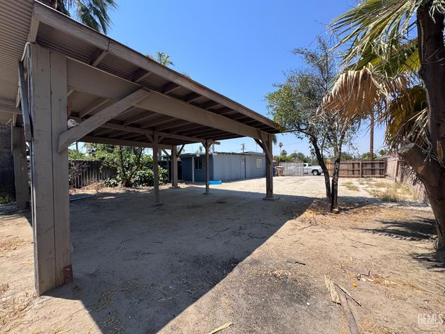 2912 Wilson Road, Bakersfield, CA 93304