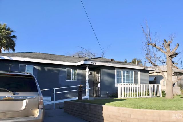 2912 Wilson Road, Bakersfield, CA 93304