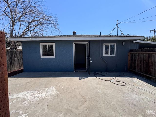 2912 Wilson Road, Bakersfield, CA 93304