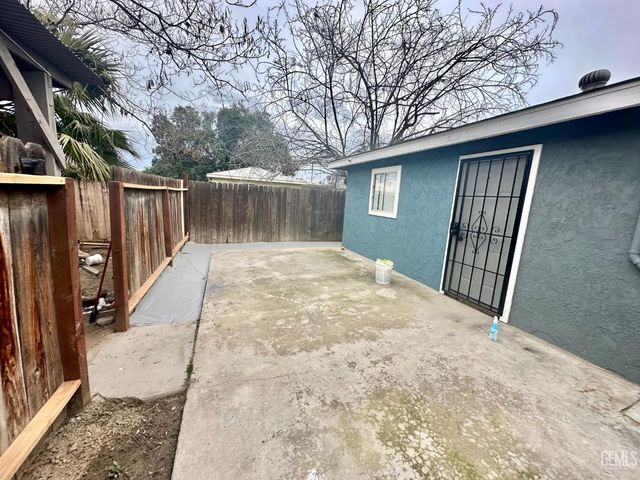 2912 Wilson Road, Bakersfield, CA 93304